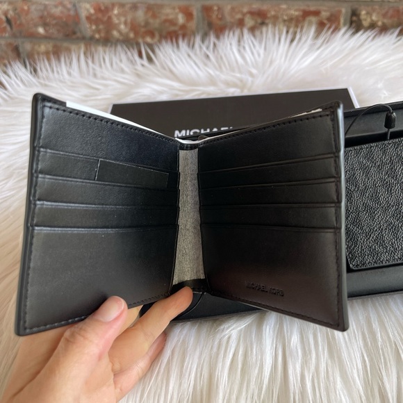 Micheal Kors men wallet - Picture 4 of 5